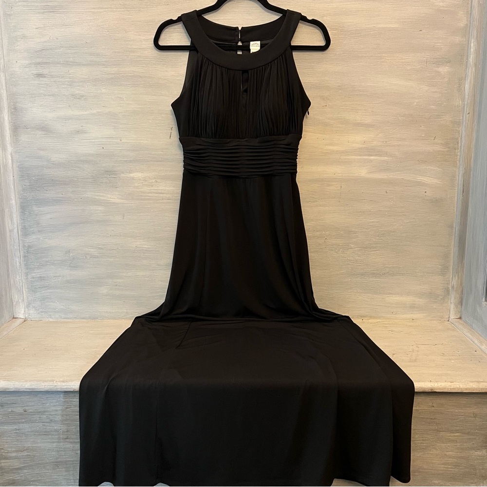 Sangria Black Sleeveless HighCollar Ruched TopWaist Full Length Dress Size 8 LN